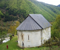 "წინ, წარსულისაკენ"