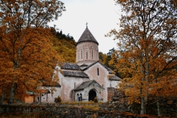 ტიმოთესუბნის ეკლესია 800 წლისაა - პატრიარქის ფოტოგამოფენა ბორჯომში