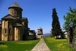 ყველა მზად იყო, ნიშანზე, როგორც ერთი კაცი, ფეხზე წამოჭრილიყო