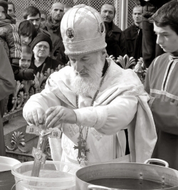 მეცნიერთა დასკვნით, ნაკურთხ წყალს კურნების უდიდესი ძალა აქვს...