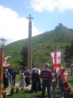 აღდგომიდან მესამე კვირას ჯვრის აღმართების დღესასწაული აღინიშნება