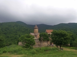 ფიტარეთამდე მისასვლელი ხიდი ადიდებულმა მდინარემ წაიღო