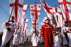 ვარდების მოედანზე საშობაო ალილოს მონაწილეები იკრიბებიან