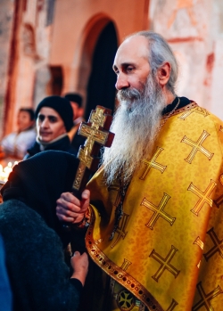 როცა ადამიანს სინანული აწუხებს, განცდა თავისი ცოდვისა, ყველას მიმართ არის მიმტევებელი