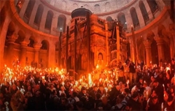 მაცხოვრის საფლავზე წმინდა ცეცხლი გადმოვიდა