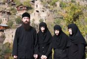 დედამაც ღვთის ნება დაინახა და მონასტერში წამოვიდა 